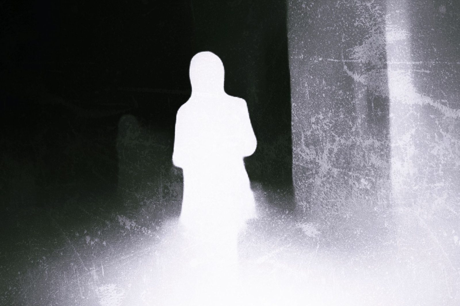 Photograph 2 from the Figures on Light series